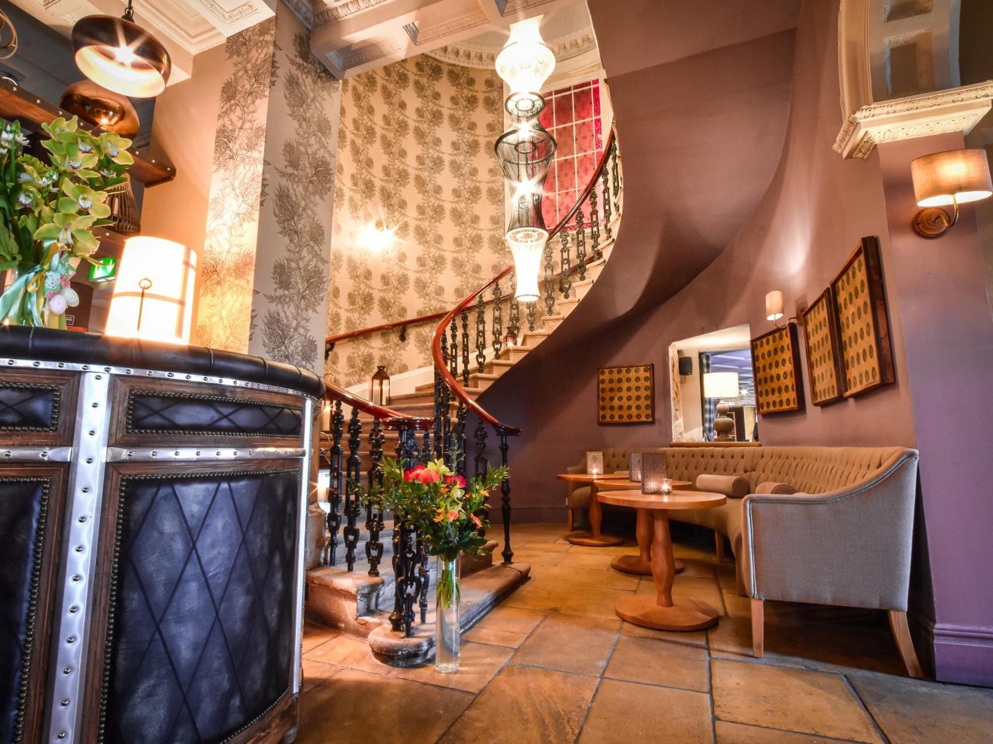 The Meadowpark Bar, Kitchen & Rooms Stirling Exteriör bild